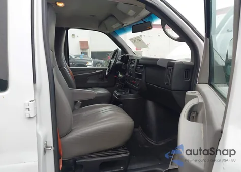 2014 Chevrolet Express 2500 Work Van z USA, uszkodzony, nr VIN 1GCWGFCA3E1914175